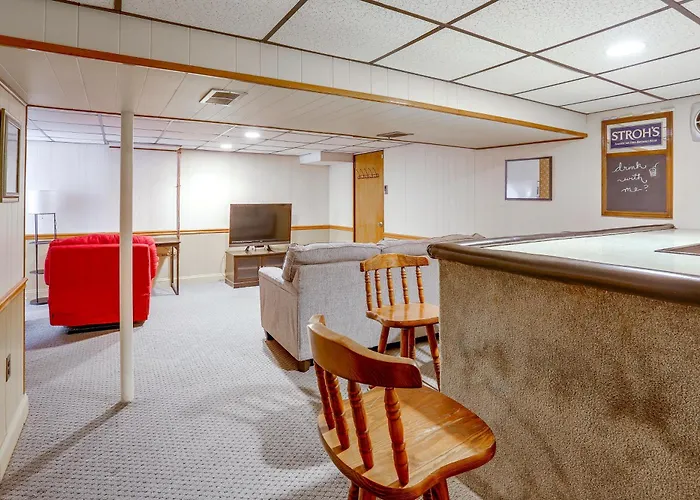 Holiday home 6 Mi To Dtwn & Steelers Game! Bring Your Pets