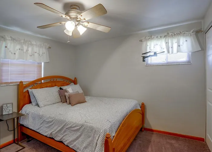 Holiday home 6 Mi To Dtwn & Steelers Game! Bring Your Pets Pittsburgh
