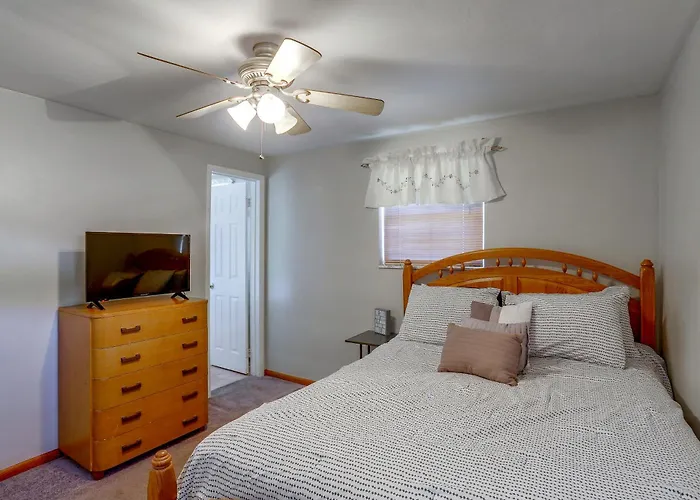 Holiday home 6 Mi To Dtwn & Steelers Game! Bring Your Pets *