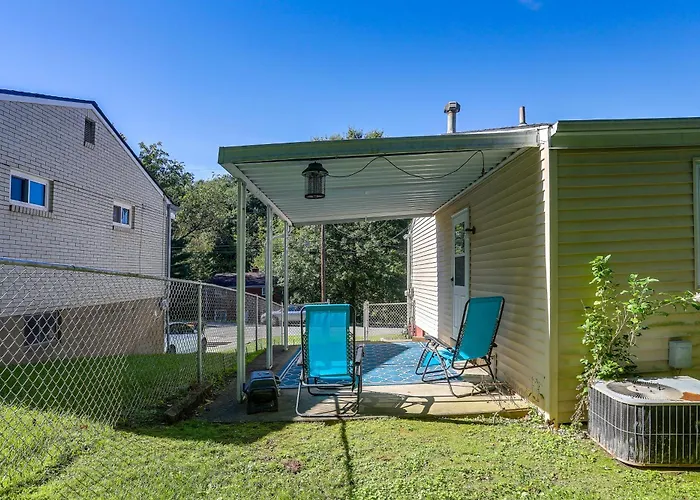 Holiday home 6 Mi To Dtwn & Steelers Game! Bring Your Pets *